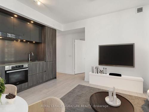 2514-35 Mercer St, Toronto, ON - Indoor Photo Showing Kitchen