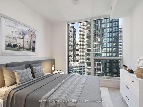 2514-35 Mercer St, Toronto, ON - Indoor Photo Showing Bedroom