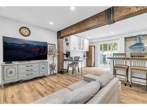 18 Spruyt Ave, East Luther Grand Valley, ON - Indoor Photo Showing Living Room