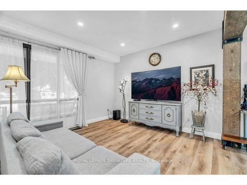 18 Spruyt Ave, East Luther Grand Valley, ON - Indoor Photo Showing Living Room