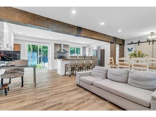 18 Spruyt Ave, East Luther Grand Valley, ON - Indoor Photo Showing Living Room