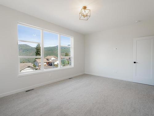 2594 Grand View Place, South Shuswap, BC - Indoor Photo Showing Other Room