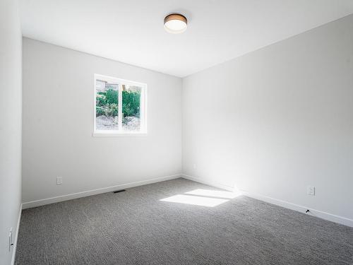 2594 Grand View Place, South Shuswap, BC - Indoor Photo Showing Other Room