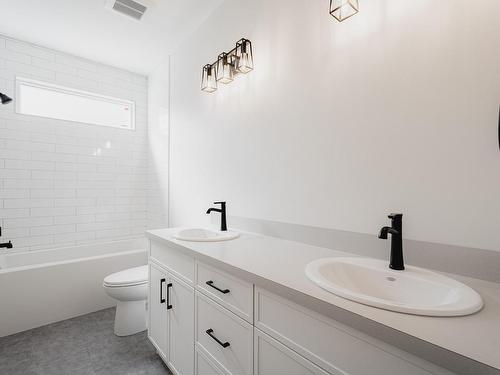 2594 Grand View Place, South Shuswap, BC - Indoor Photo Showing Bathroom