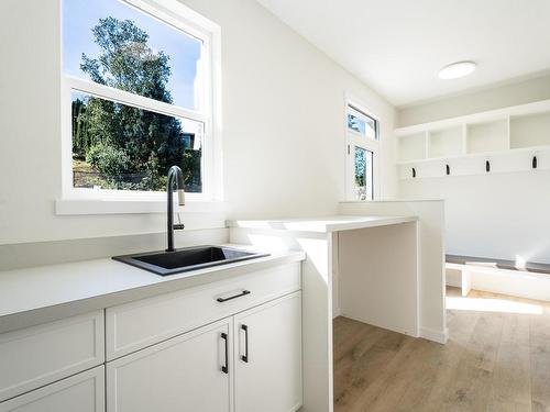 2594 Grand View Place, South Shuswap, BC - Indoor Photo Showing Kitchen