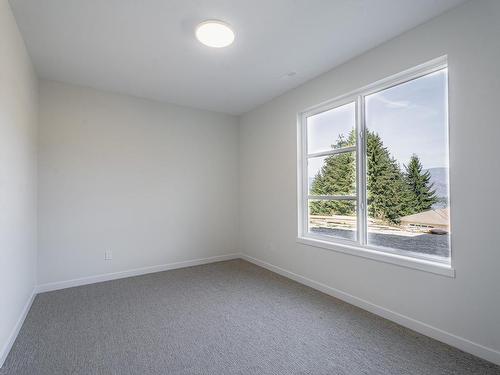 2594 Grand View Place, South Shuswap, BC - Indoor Photo Showing Other Room