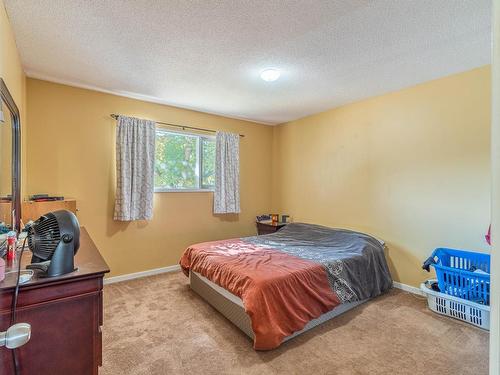 754 Cumberland Ave, Kamloops, BC - Indoor Photo Showing Bedroom