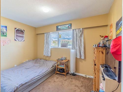 754 Cumberland Ave, Kamloops, BC - Indoor Photo Showing Bedroom