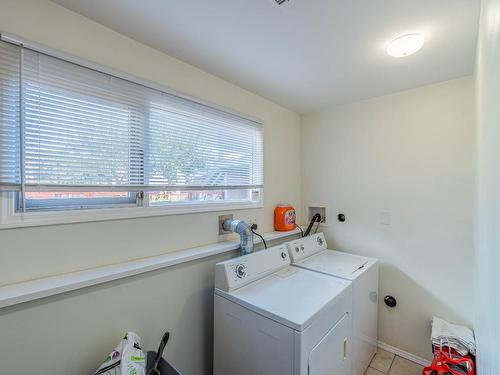 754 Cumberland Ave, Kamloops, BC - Indoor Photo Showing Laundry Room