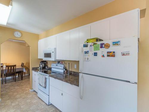 754 Cumberland Ave, Kamloops, BC - Indoor Photo Showing Kitchen