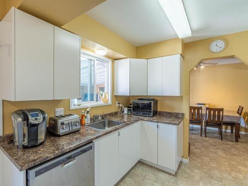 754 Cumberland Ave, Kamloops, BC - Indoor Photo Showing Kitchen