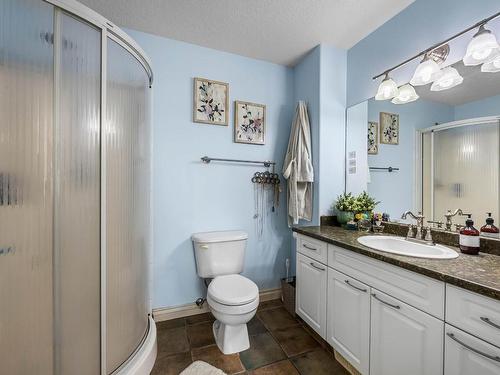 23-2210 Qu'Appelle Blvd, Kamloops, BC - Indoor Photo Showing Bathroom