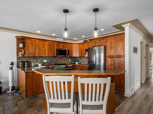 23-2210 Qu'Appelle Blvd, Kamloops, BC - Indoor Photo Showing Kitchen