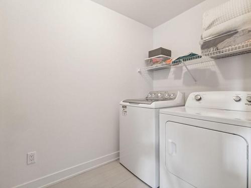 Salle de lavage - 1-1693 Boul. St-René E., Gatineau (Gatineau), QC - Indoor Photo Showing Laundry Room