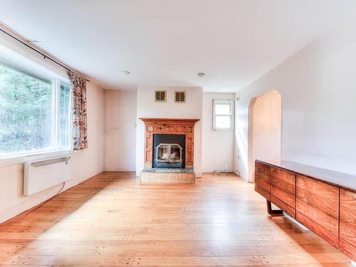 Salon - 574 Boul. Neptune, Dorval, QC - Indoor Photo Showing Living Room With Fireplace