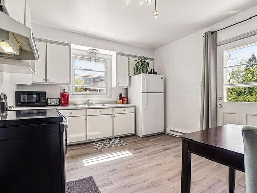 Dwelling - 7763  - 7767 Rue Édouard, Montréal (Lasalle), QC - Indoor Photo Showing Kitchen