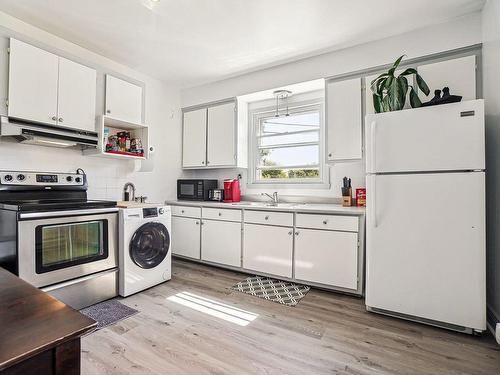 Dwelling - 7763  - 7767 Rue Édouard, Montréal (Lasalle), QC - Indoor Photo Showing Kitchen