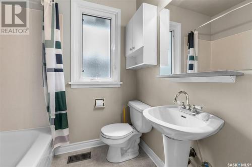 1410 Cumberland Avenue S, Saskatoon, SK - Indoor Photo Showing Bathroom