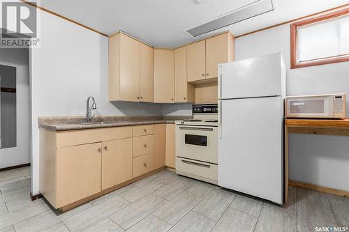 1410 Cumberland Avenue S, Saskatoon, SK - Indoor Photo Showing Kitchen