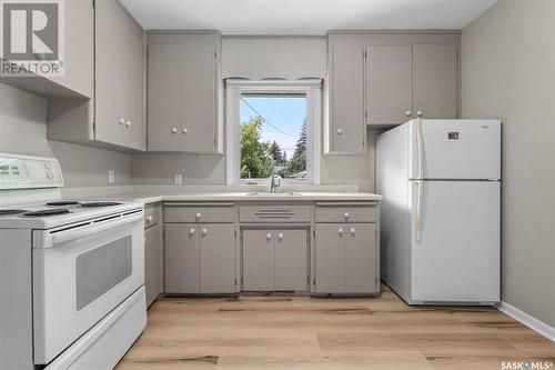 1410 Cumberland Avenue S, Saskatoon, SK - Indoor Photo Showing Kitchen