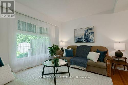 100 Quantrell Trail, Toronto, ON - Indoor Photo Showing Living Room