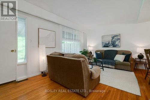 100 Quantrell Trail, Toronto, ON - Indoor Photo Showing Living Room