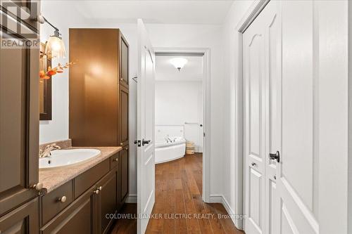 6 Wintergreen Court, Peterborough (Monaghan), ON - Indoor Photo Showing Bathroom