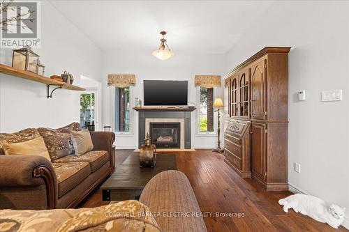 6 Wintergreen Court, Peterborough (Monaghan), ON - Indoor Photo Showing Living Room With Fireplace