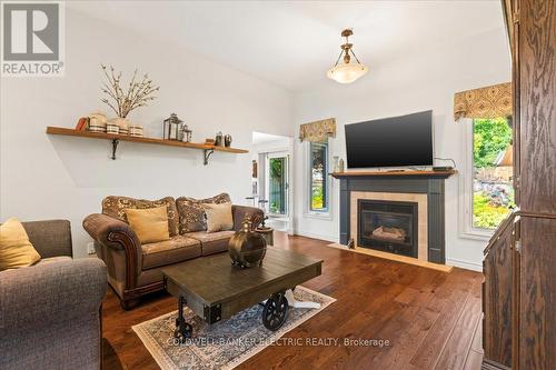 6 Wintergreen Court, Peterborough (Monaghan), ON - Indoor Photo Showing Living Room With Fireplace