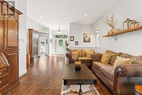 6 Wintergreen Court, Peterborough (Monaghan), ON - Indoor Photo Showing Living Room