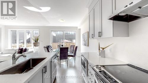 13 Pattulo Drive, Caledon, ON - Indoor Photo Showing Kitchen