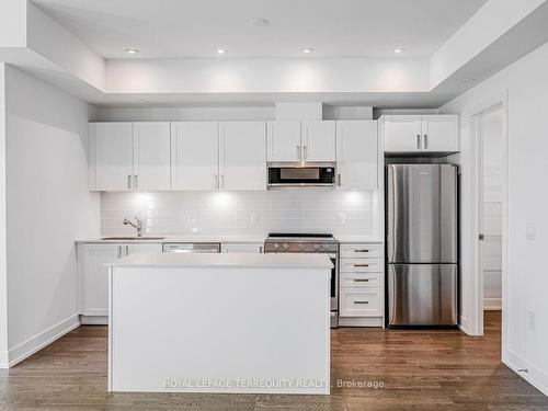 224-1070 Douglas Mccurdy Cmn, Mississauga, ON - Indoor Photo Showing Kitchen With Upgraded Kitchen