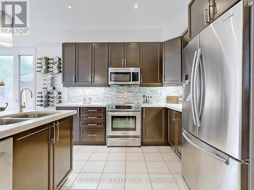 61 Bush Ridges Avenue, Richmond Hill (Jefferson), ON - Indoor Photo Showing Kitchen With Double Sink With Upgraded Kitchen