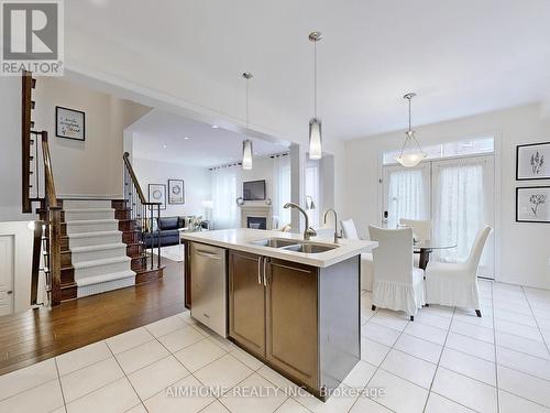 61 Bush Ridges Avenue, Richmond Hill, ON - Indoor Photo Showing Kitchen With Double Sink With Upgraded Kitchen