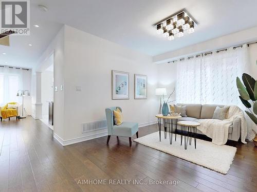 61 Bush Ridges Avenue, Richmond Hill (Jefferson), ON - Indoor Photo Showing Living Room