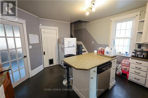 1028 Pembroke Street E, Pembroke, ON - Indoor Photo Showing Kitchen