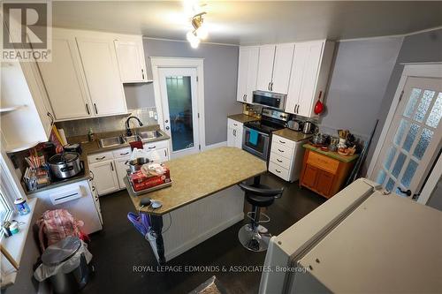 1028 Pembroke Street E, Pembroke, ON - Indoor Photo Showing Kitchen