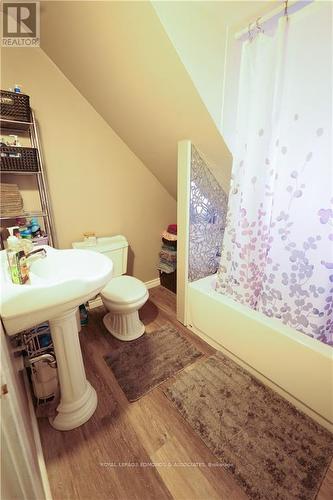 1028 Pembroke Street E, Pembroke, ON - Indoor Photo Showing Bathroom