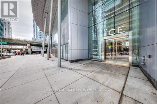 1005 - 14 York Street, Toronto (Waterfront Communities), ON - Outdoor