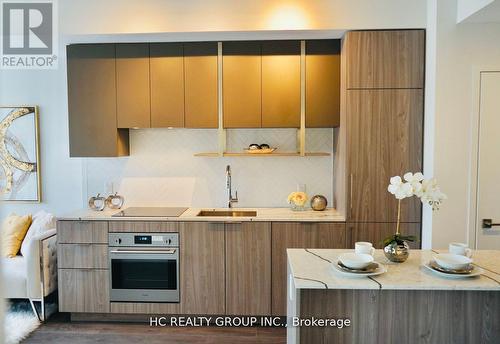 605 - 15 Holmes Avenue, Toronto, ON - Indoor Photo Showing Kitchen