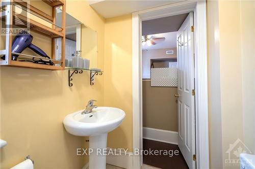 431 Gilmour Street, Ottawa, ON - Indoor Photo Showing Bathroom