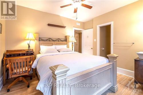 431 Gilmour Street, Ottawa, ON - Indoor Photo Showing Bedroom