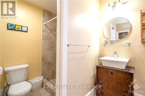 431 Gilmour Street, Ottawa, ON - Indoor Photo Showing Bathroom