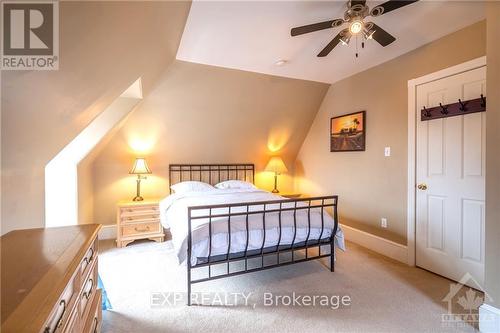 431 Gilmour Street, Ottawa, ON - Indoor Photo Showing Bedroom