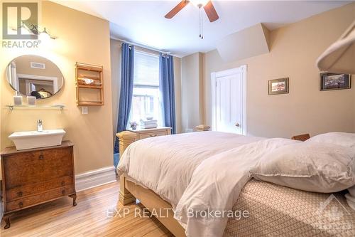 431 Gilmour Street, Ottawa, ON - Indoor Photo Showing Bedroom