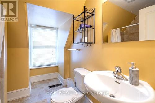 431 Gilmour Street, Ottawa, ON - Indoor Photo Showing Bathroom