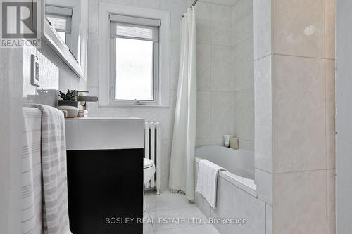 11 Hopedale Avenue, Toronto, ON - Indoor Photo Showing Bathroom