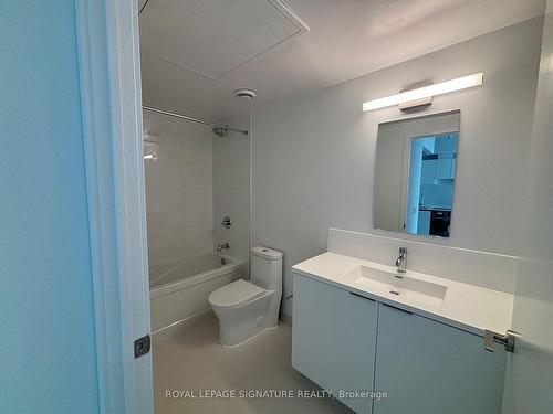 1532-234 Simcoe St, Toronto, ON - Indoor Photo Showing Bathroom