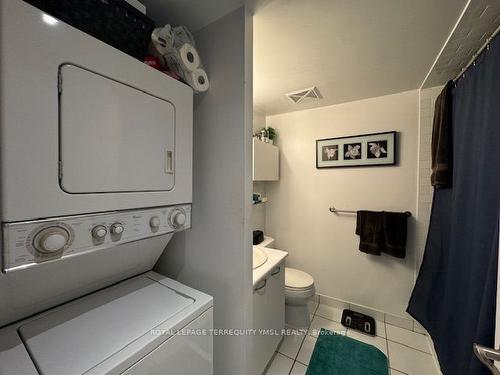 804-22 Wellesley St E, Toronto, ON - Indoor Photo Showing Laundry Room