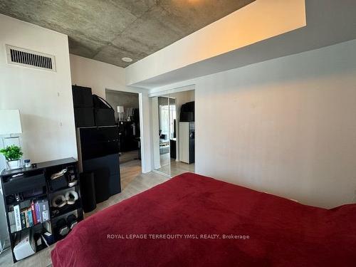 804-22 Wellesley St E, Toronto, ON - Indoor Photo Showing Bedroom